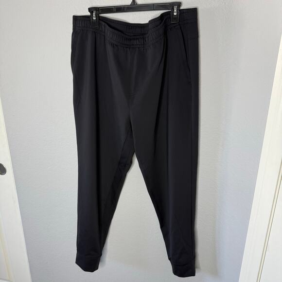 Rhone Spar Jogger in Black - Picture 2 of 5